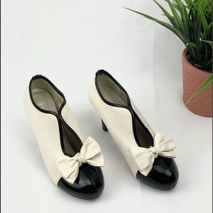 Bing classy vintage looking high heels